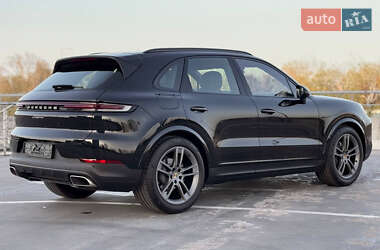 Позашляховик / Кросовер Porsche Cayenne 2023 в 
