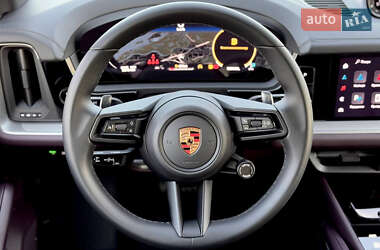 Позашляховик / Кросовер Porsche Cayenne 2023 в 