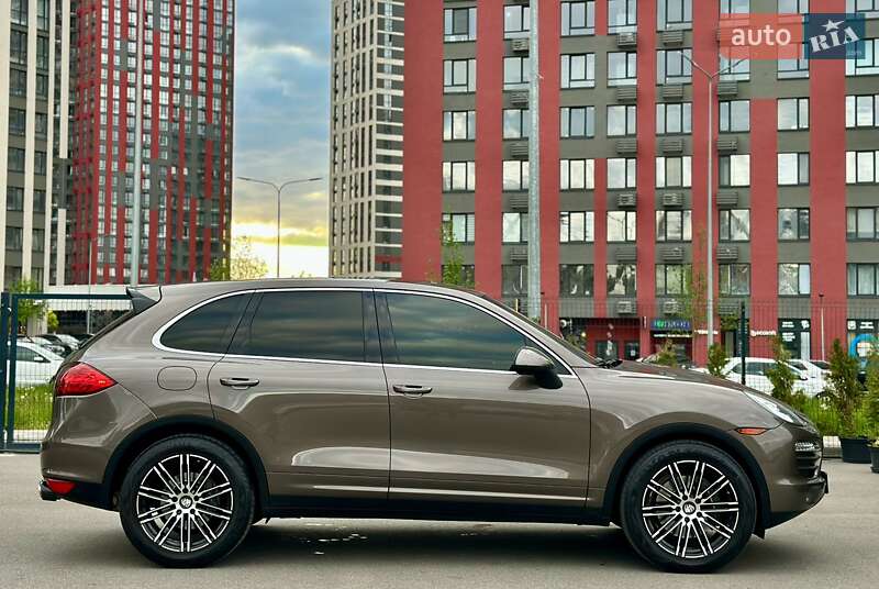 Внедорожник / Кроссовер Porsche Cayenne 2012 в Киеве