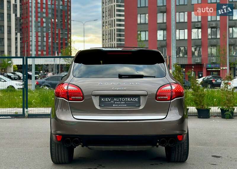 Внедорожник / Кроссовер Porsche Cayenne 2012 в Киеве
