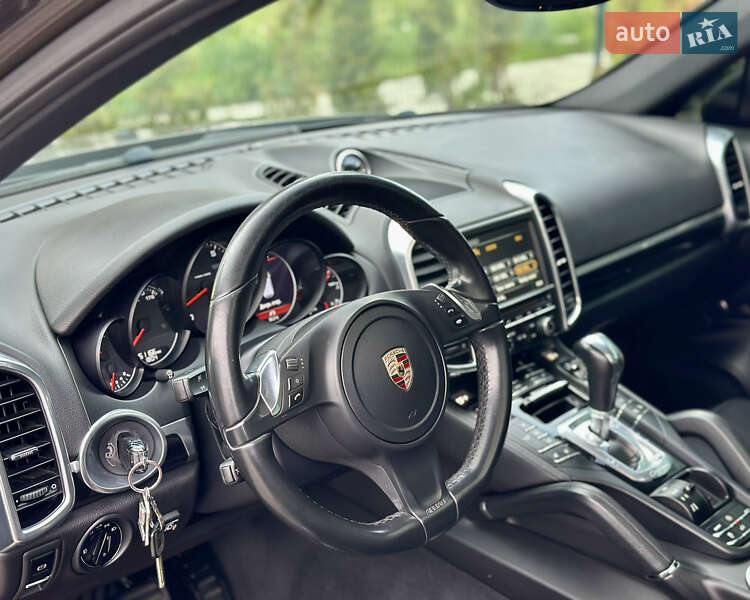 Внедорожник / Кроссовер Porsche Cayenne 2012 в Киеве