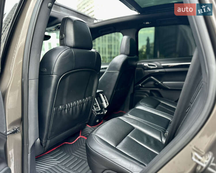 Внедорожник / Кроссовер Porsche Cayenne 2012 в Киеве