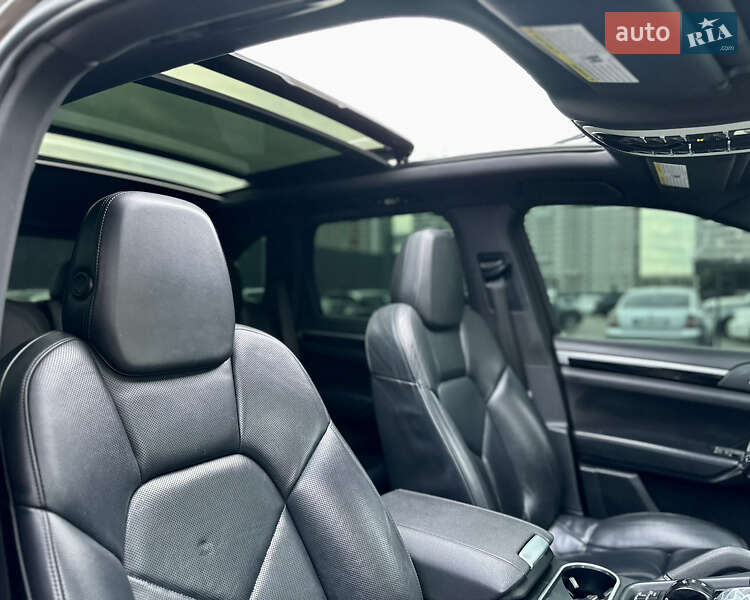 Внедорожник / Кроссовер Porsche Cayenne 2012 в Киеве