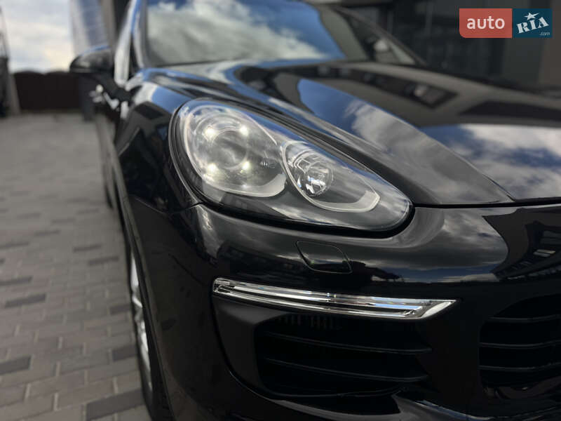 Внедорожник / Кроссовер Porsche Cayenne 2016 в Киеве