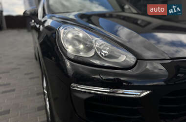 Внедорожник / Кроссовер Porsche Cayenne 2016 в 