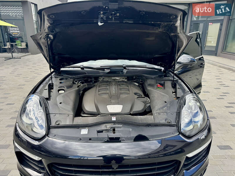 Внедорожник / Кроссовер Porsche Cayenne 2016 в Киеве