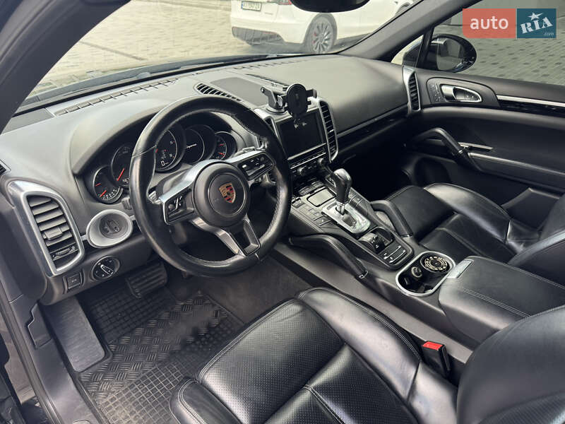 Внедорожник / Кроссовер Porsche Cayenne 2016 в Киеве