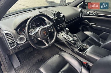 Внедорожник / Кроссовер Porsche Cayenne 2016 в 