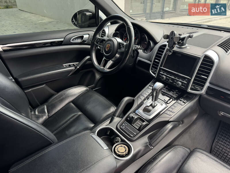Внедорожник / Кроссовер Porsche Cayenne 2016 в Киеве