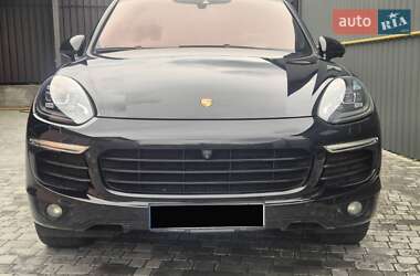 Позашляховик / Кросовер Porsche Cayenne 2016 в 