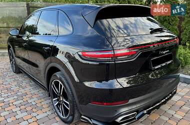 Позашляховик / Кросовер Porsche Cayenne 2022 в 