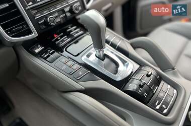 Внедорожник / Кроссовер Porsche Cayenne 2010 в 