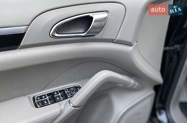 Внедорожник / Кроссовер Porsche Cayenne 2010 в 
