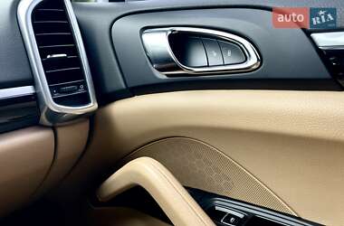 Позашляховик / Кросовер Porsche Cayenne 2016 в 