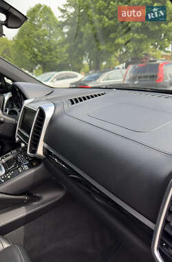 Позашляховик / Кросовер Porsche Cayenne 2013 в 