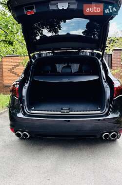 Позашляховик / Кросовер Porsche Cayenne 2010 в 