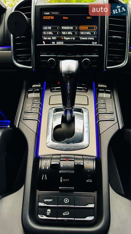 Внедорожник / Кроссовер Porsche Cayenne 2010 в Киеве