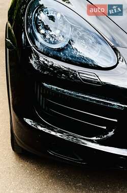Позашляховик / Кросовер Porsche Cayenne 2010 в 