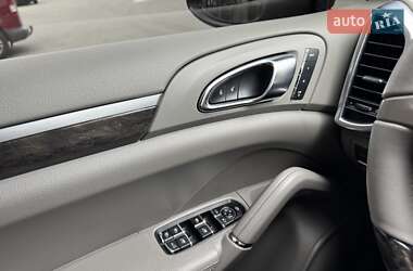 Внедорожник / Кроссовер Porsche Cayenne 2013 в 