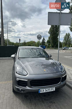 Внедорожник / Кроссовер Porsche Cayenne 2015 в Киеве