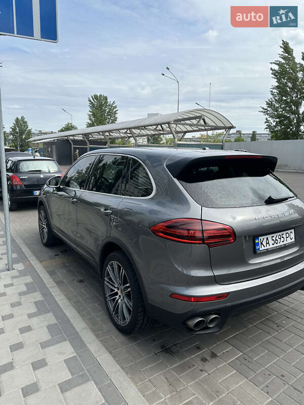 Внедорожник / Кроссовер Porsche Cayenne 2015 в Киеве