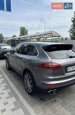 Внедорожник / Кроссовер Porsche Cayenne 2015 в 