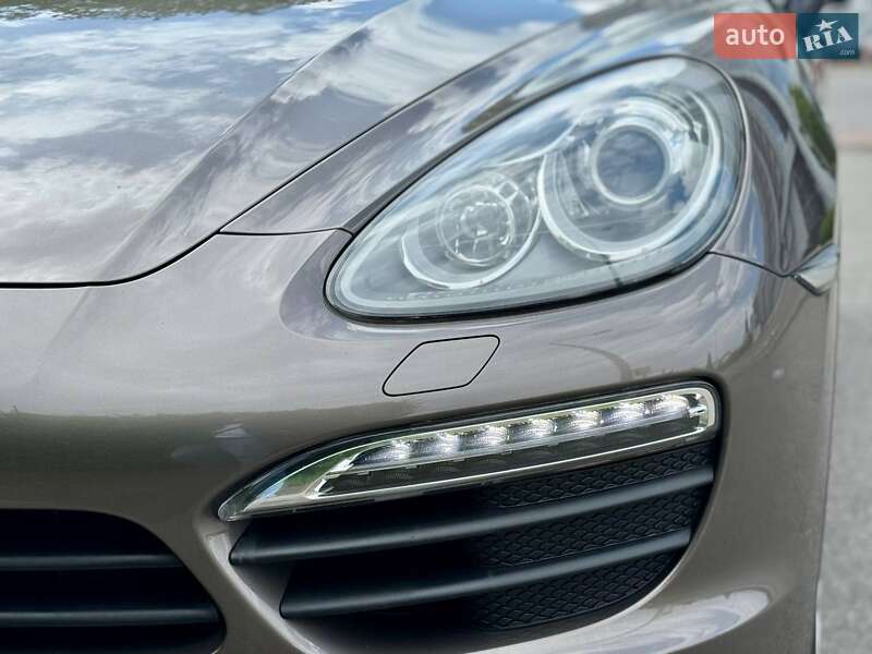 Внедорожник / Кроссовер Porsche Cayenne 2011 в Киеве