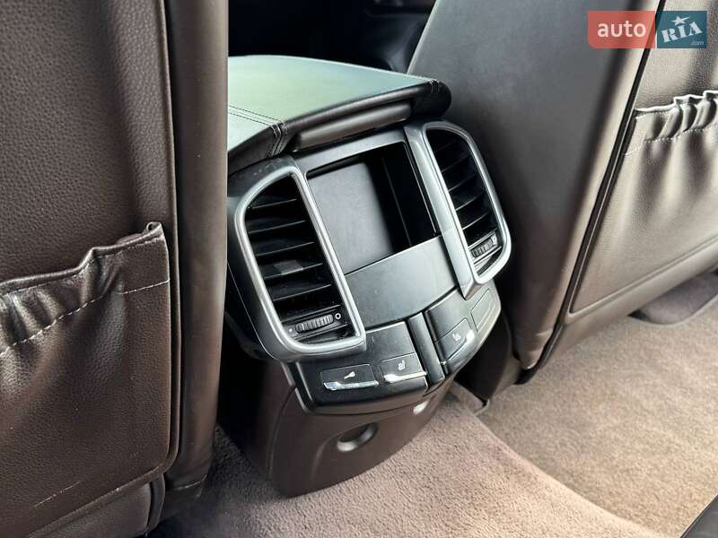 Внедорожник / Кроссовер Porsche Cayenne 2011 в Киеве