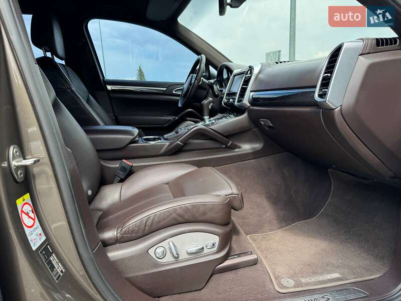 Внедорожник / Кроссовер Porsche Cayenne 2011 в Киеве