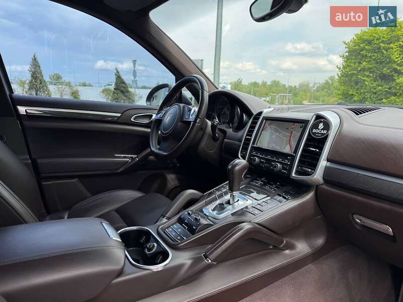 Внедорожник / Кроссовер Porsche Cayenne 2011 в Киеве