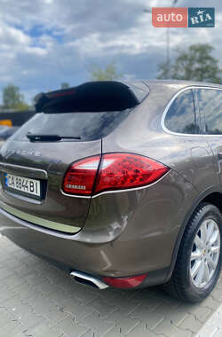 Внедорожник / Кроссовер Porsche Cayenne 2011 в 