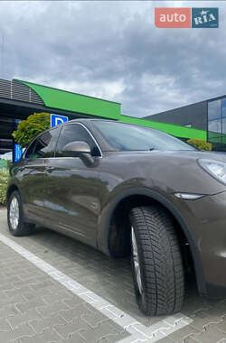 Внедорожник / Кроссовер Porsche Cayenne 2011 в 