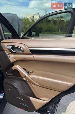 Внедорожник / Кроссовер Porsche Cayenne 2015 в 