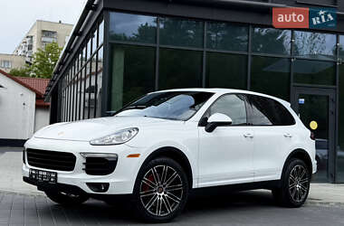 Внедорожник / Кроссовер Porsche Cayenne 2015 в 