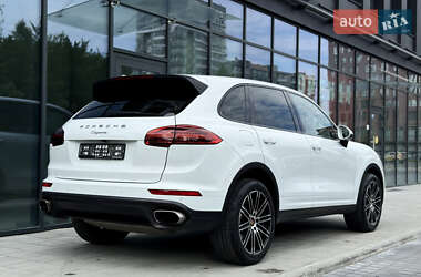 Внедорожник / Кроссовер Porsche Cayenne 2015 в 