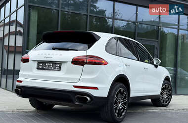 Внедорожник / Кроссовер Porsche Cayenne 2015 в 