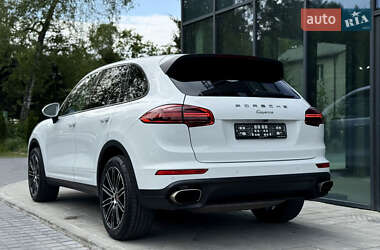 Внедорожник / Кроссовер Porsche Cayenne 2015 в 