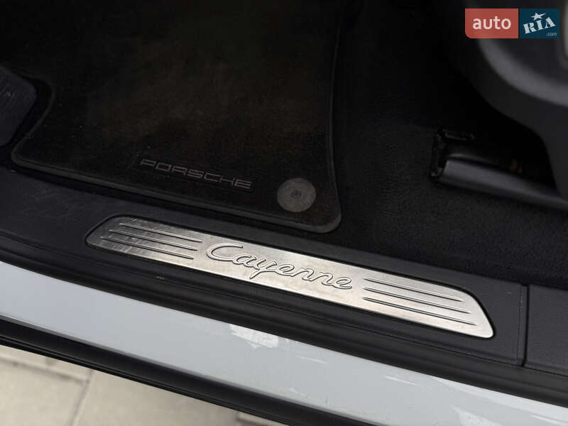 Позашляховик / Кросовер Porsche Cayenne 2015 в Львові фото 29 Позашляховик / Кросовер Porsche Cayenne 2015 в Львові