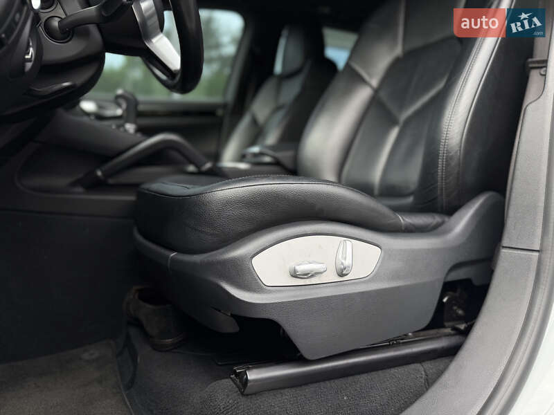 Позашляховик / Кросовер Porsche Cayenne 2015 в Львові фото 30 Позашляховик / Кросовер Porsche Cayenne 2015 в Львові