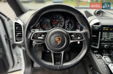 Внедорожник / Кроссовер Porsche Cayenne 2015 в 