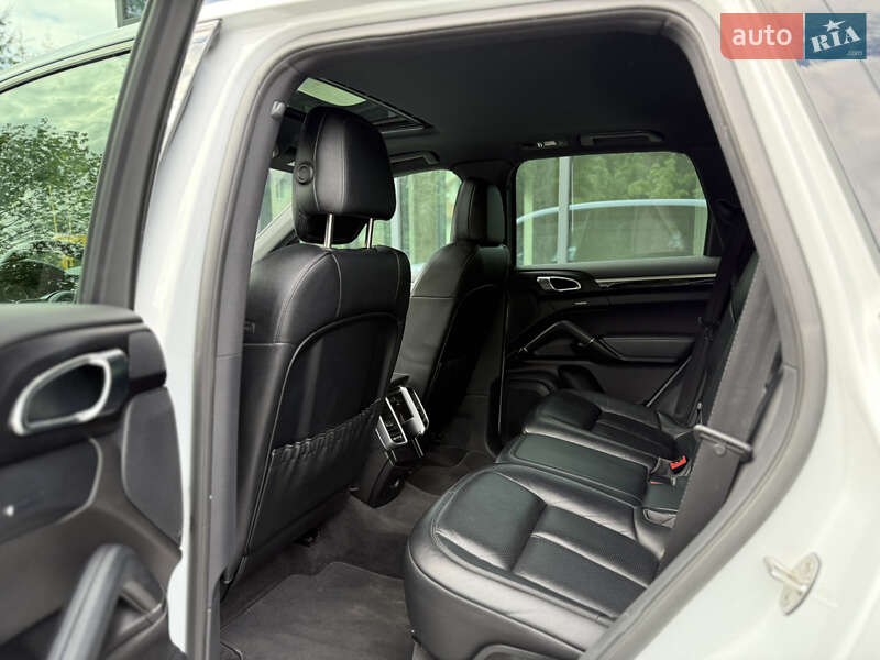 Позашляховик / Кросовер Porsche Cayenne 2015 в Львові фото 47 Позашляховик / Кросовер Porsche Cayenne 2015 в Львові
