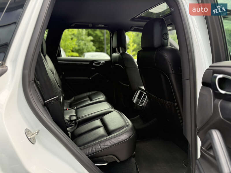 Позашляховик / Кросовер Porsche Cayenne 2015 в Львові фото 54 Позашляховик / Кросовер Porsche Cayenne 2015 в Львові