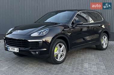 Внедорожник / Кроссовер Porsche Cayenne 2015 в 