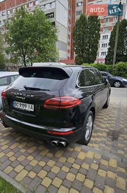 Внедорожник / Кроссовер Porsche Cayenne 2015 в 