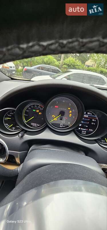 Внедорожник / Кроссовер Porsche Cayenne 2015 в Львове