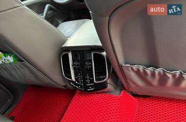 Внедорожник / Кроссовер Porsche Cayenne 2010 в 
