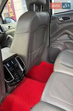 Внедорожник / Кроссовер Porsche Cayenne 2010 в 