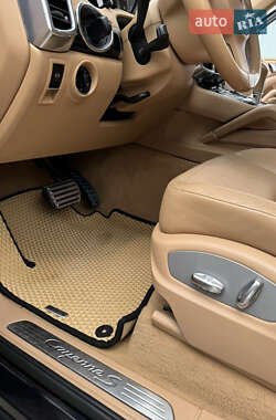 Внедорожник / Кроссовер Porsche Cayenne 2010 в 