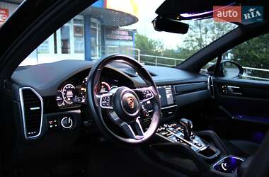 Позашляховик / Кросовер Porsche Cayenne 2020 в 