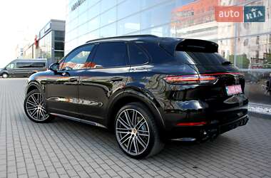 Позашляховик / Кросовер Porsche Cayenne 2020 в 